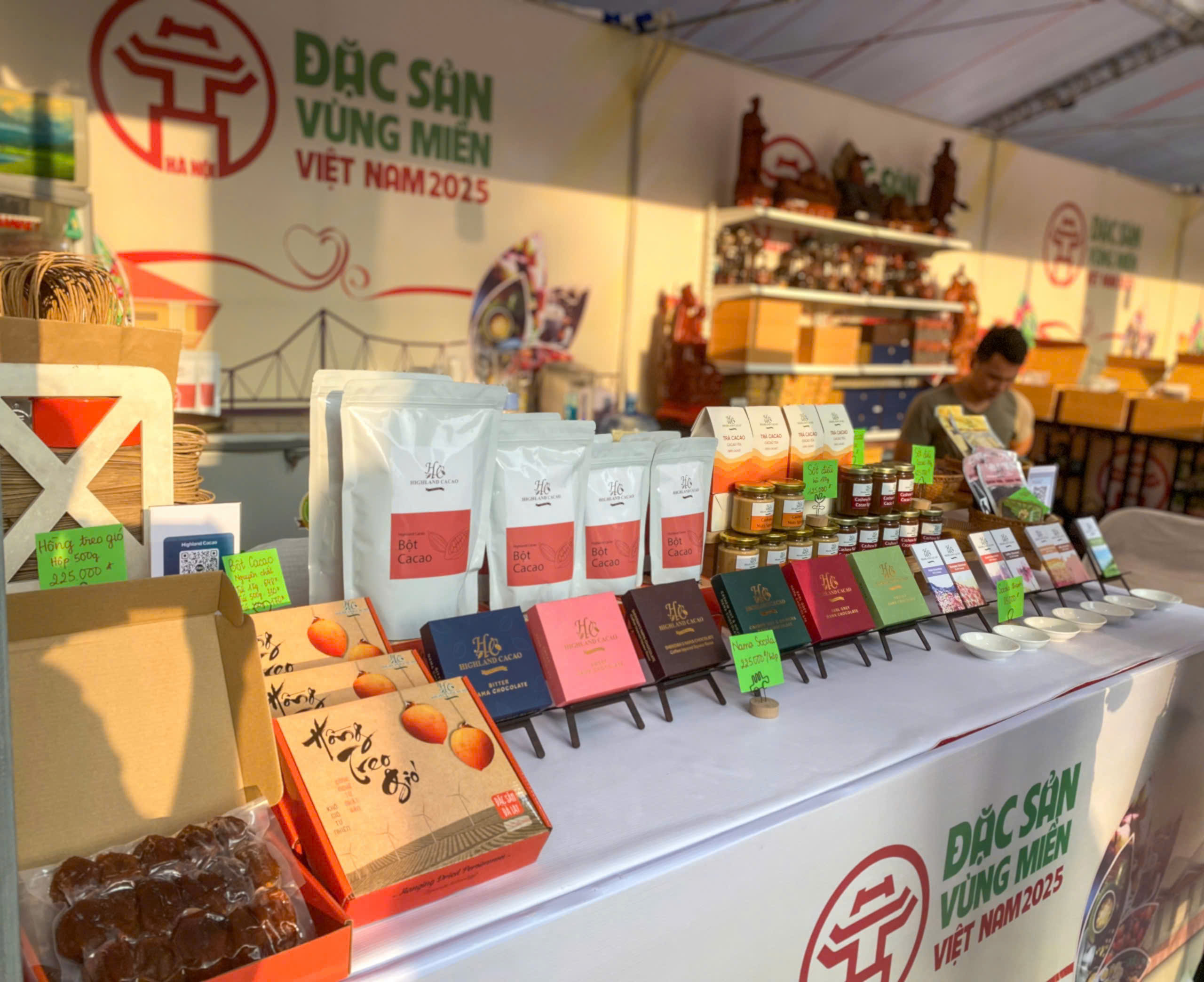 Highland Cacao thành công rực rỡ tại Hội chợ Đặc sản Vùng miền Việt Nam 2025