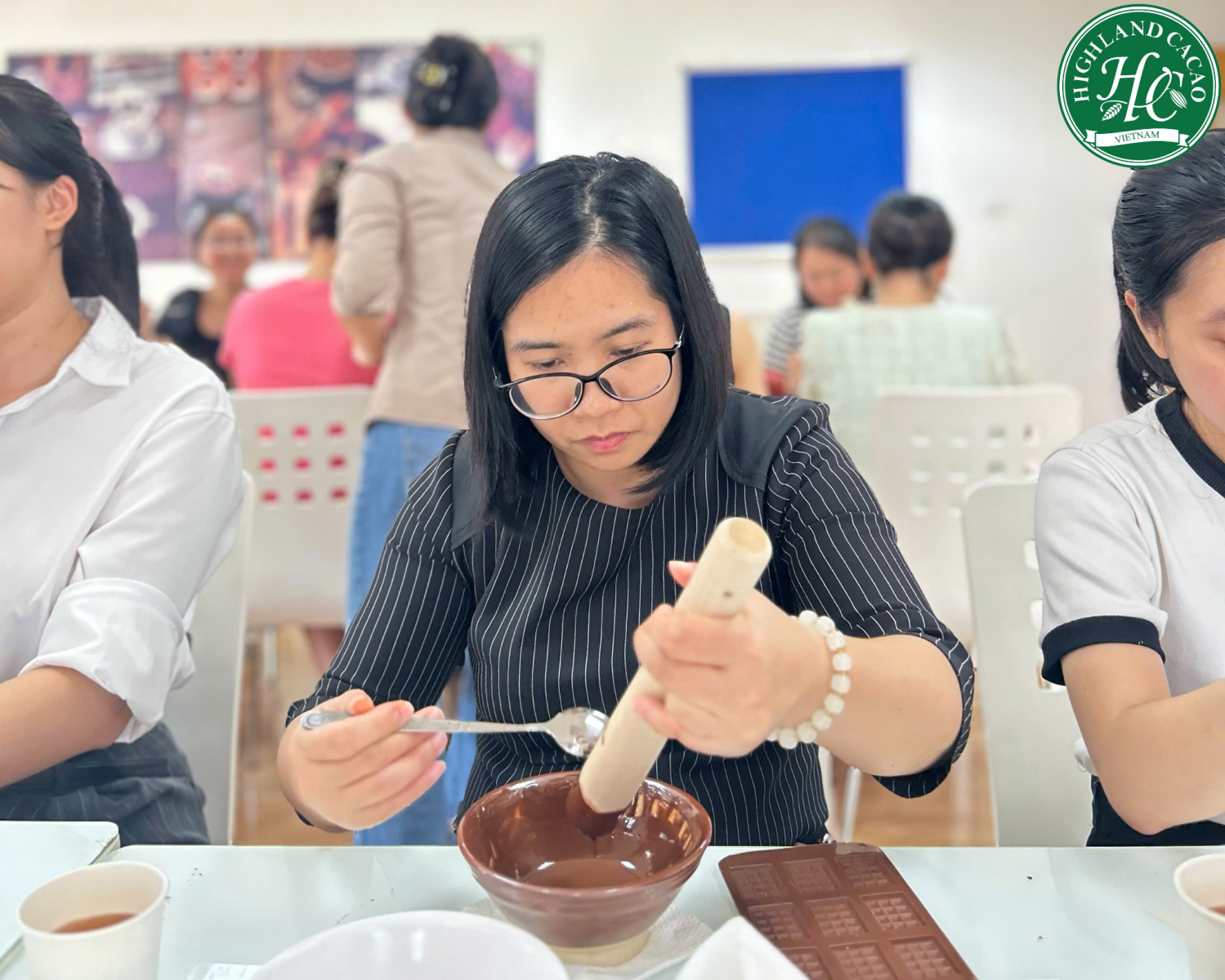 nhan-vien-cong-ty-samsung-tham-gia-workshop-socola-thu-cong nhan-vien-cong-ty-samsung-tham-gia-workshop-socola-thu-cong